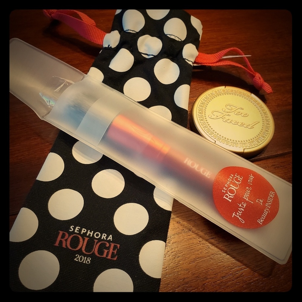 Sephora Rouge 2018 brush w/ Too Faced Highlighter